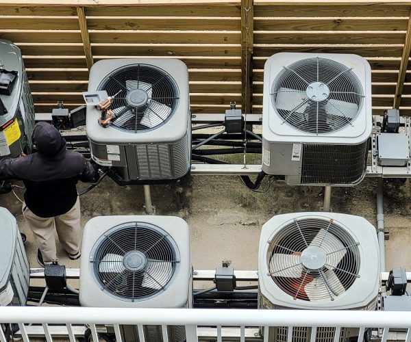 hvac-technician-using-modern-technology-instrument